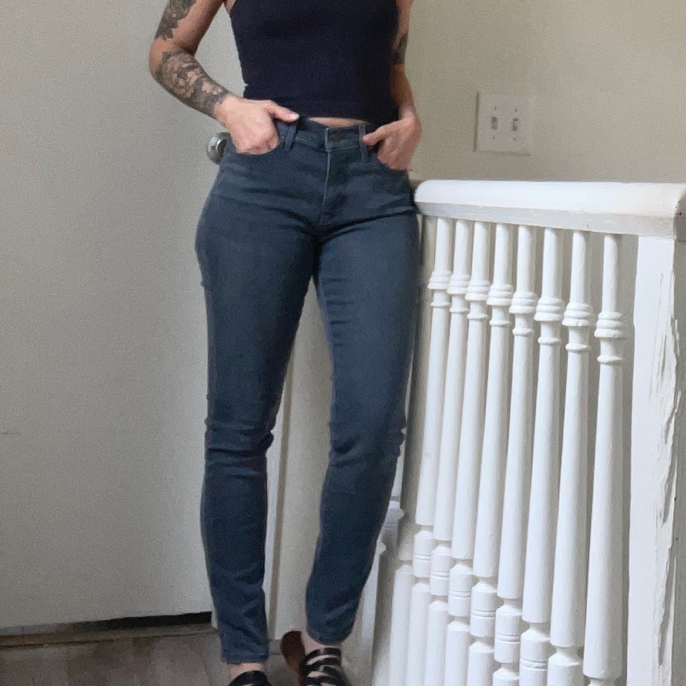 Levi’s 311 shaping skinny Jean. Grey.